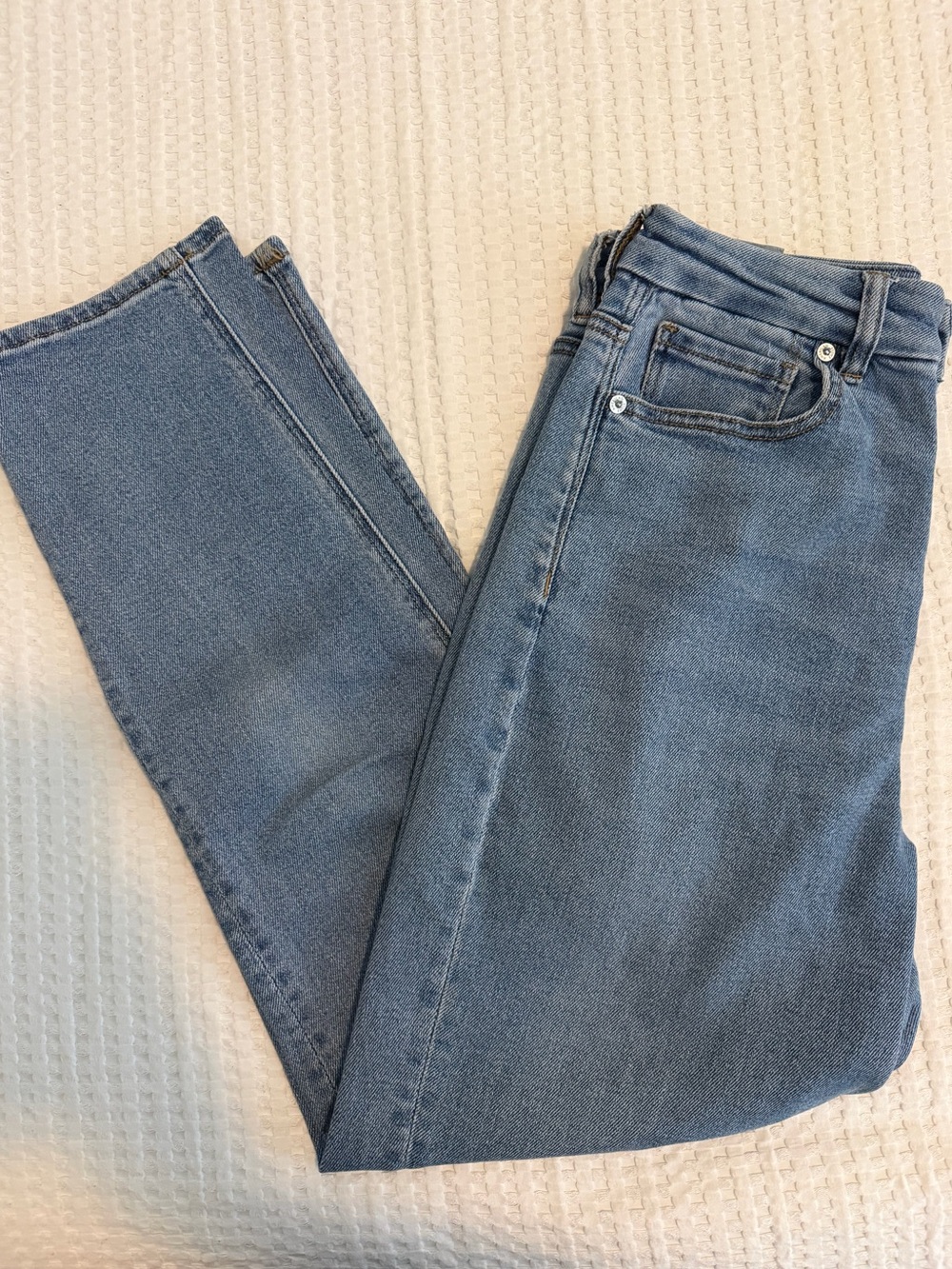 American Eagle Light Wash Curvy Mom Jeans